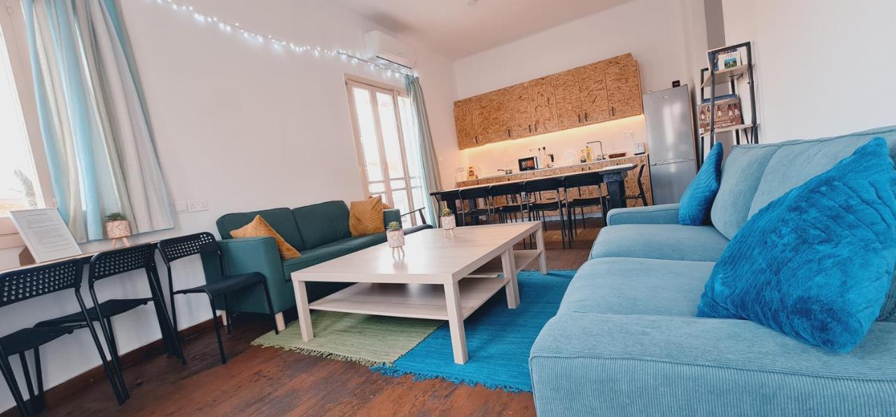 Bee Hostel Paphos Exterior photo