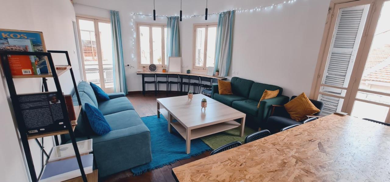 Bee Hostel Paphos Exterior photo