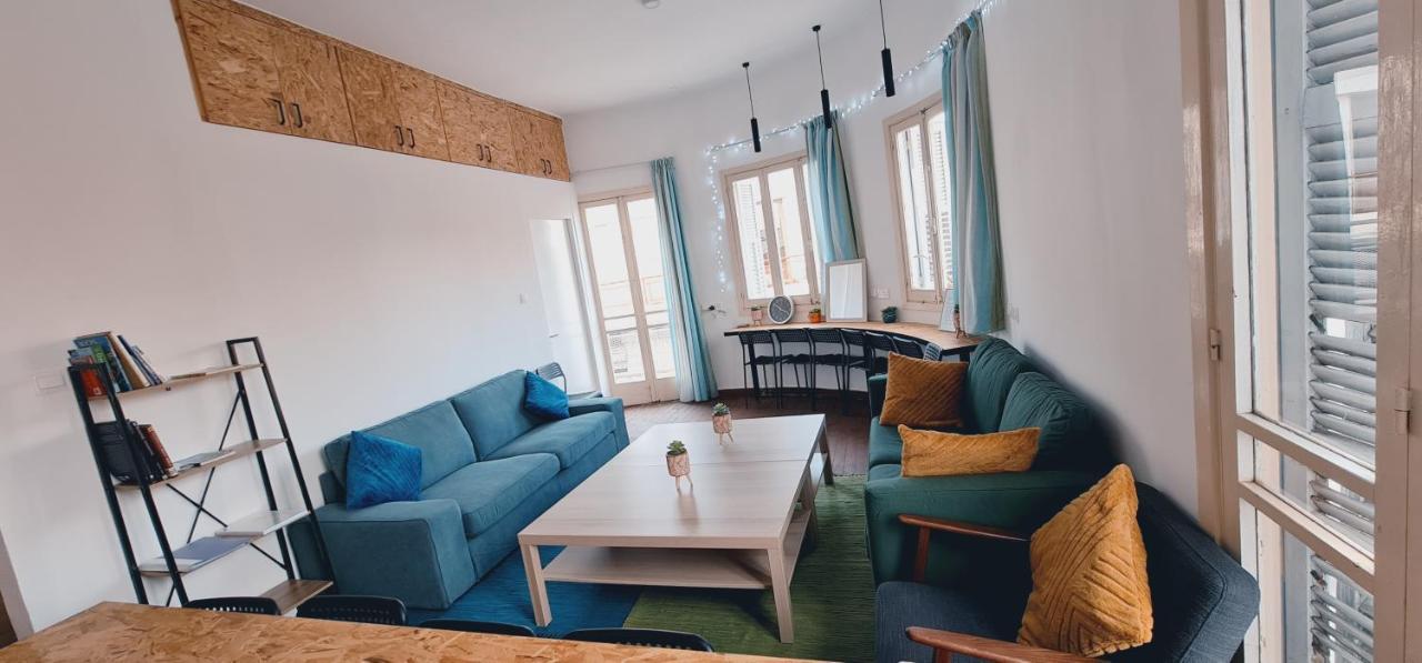 Bee Hostel Paphos Exterior photo