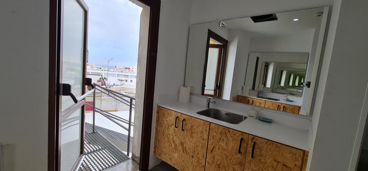 Bee Hostel Paphos Exterior photo