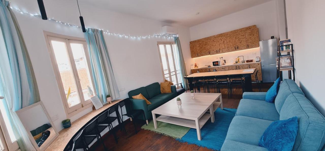 Bee Hostel Paphos Exterior photo