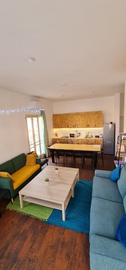Bee Hostel Paphos Exterior photo