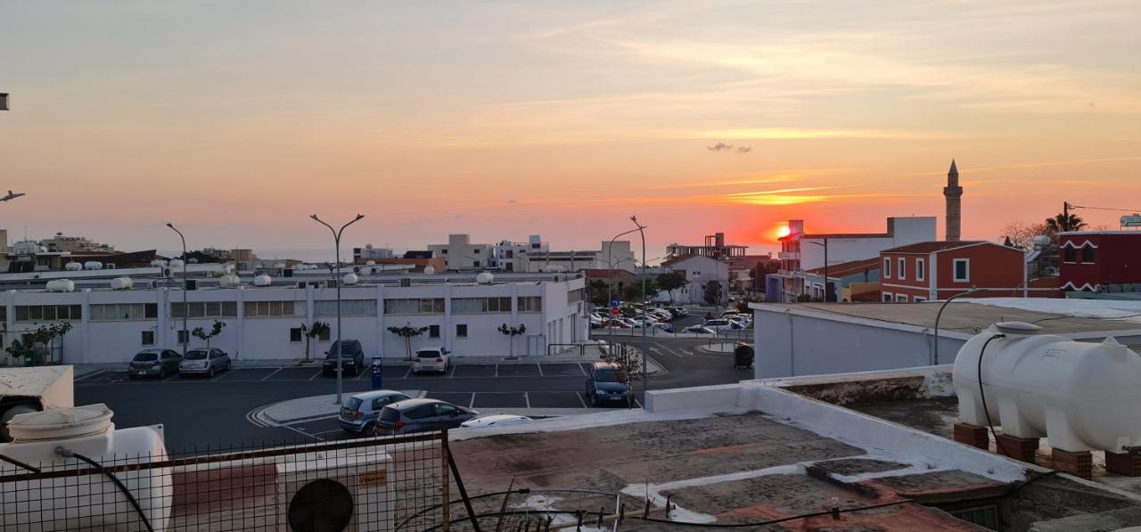 Bee Hostel Paphos Exterior photo